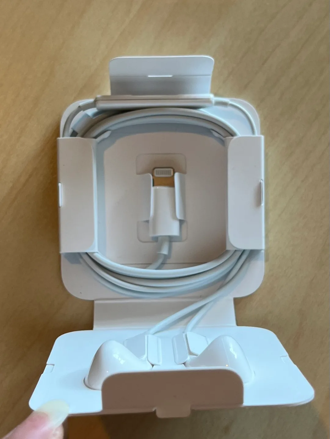 Authentic Apple EarPods (NEW) image indicator(2)