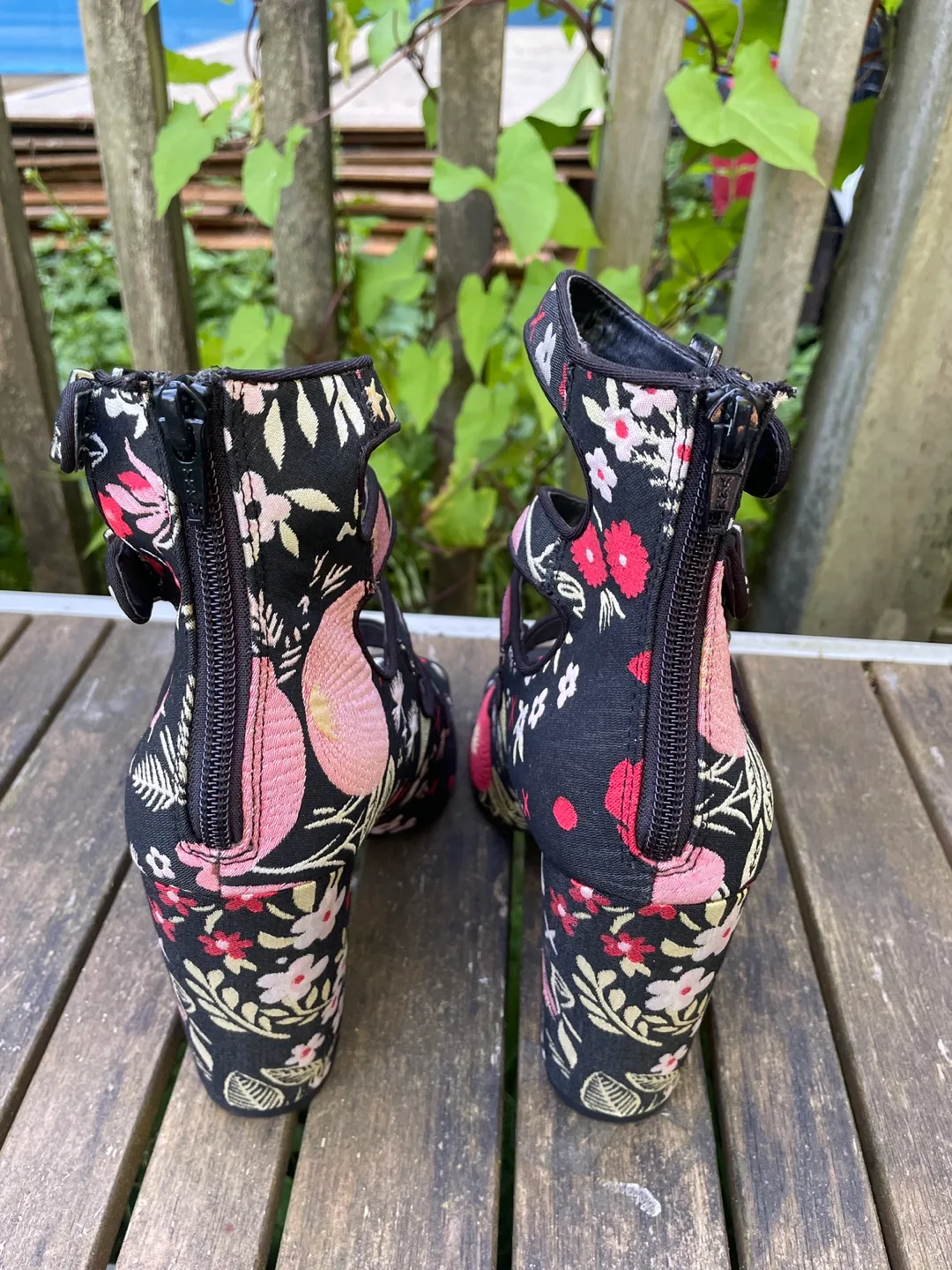 Topshop robin Floral Heels embroidered 7.5 image indicator(2)