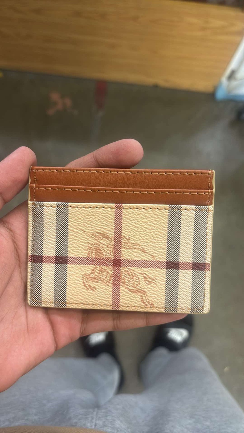 Designer Card Holders - Louis Vuitton, Gucci, Burberry - photo 3
