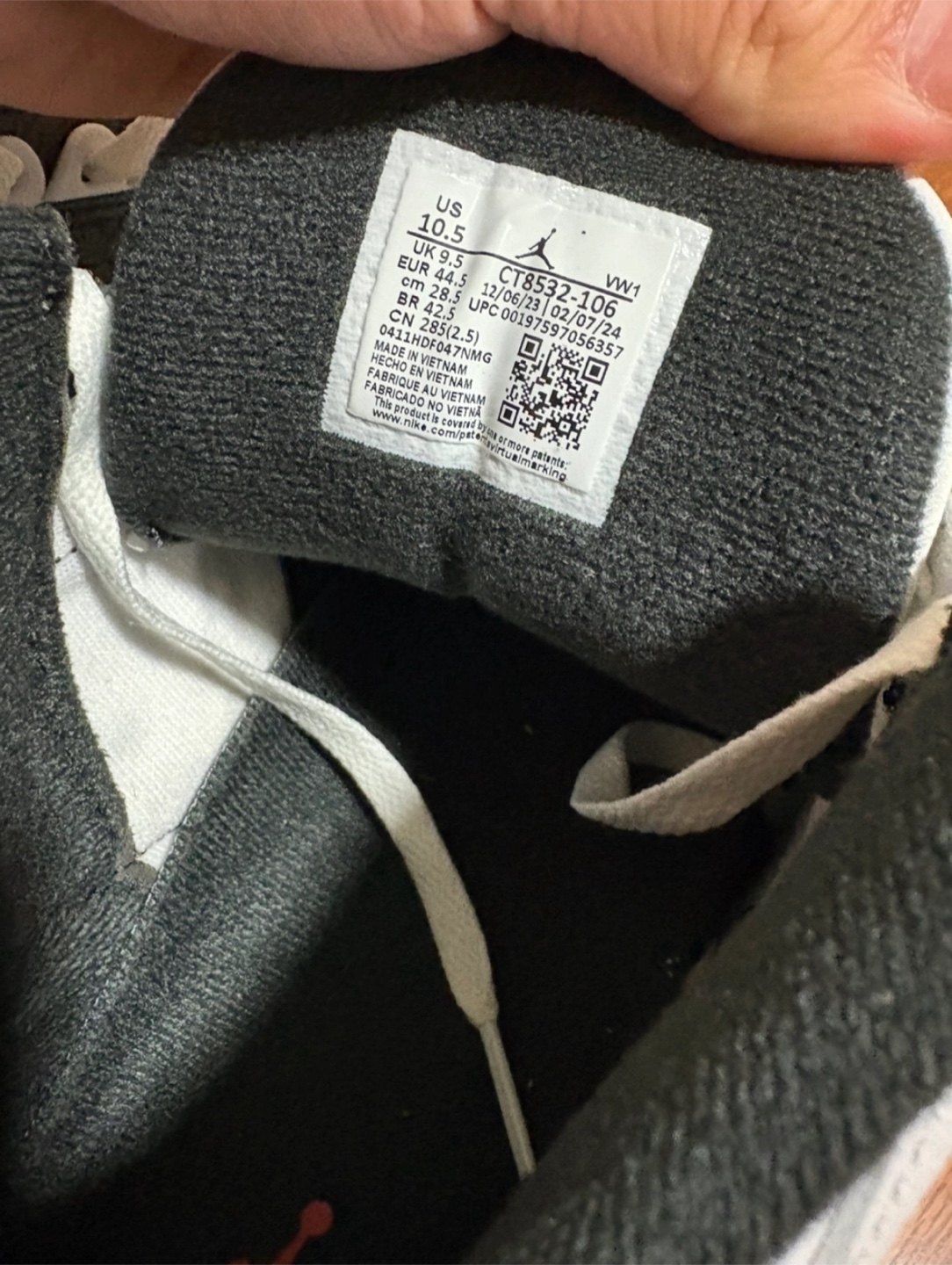 Air Jordan 3, US 10.5 - photo 3