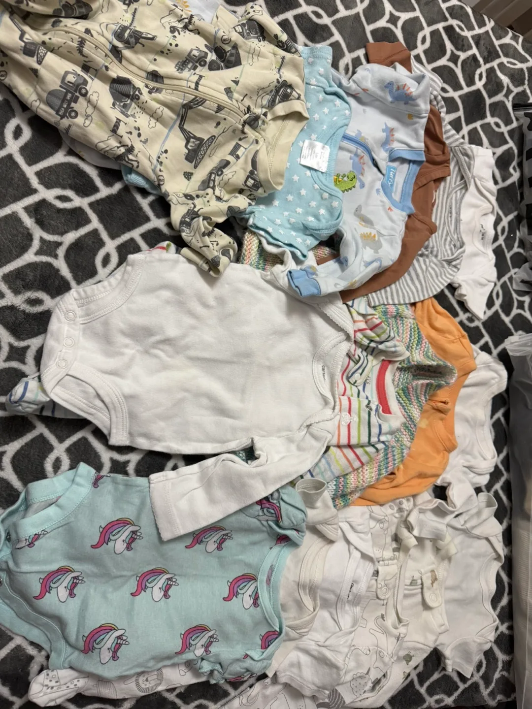 Baby Clothes Bundle newborn, 0-3 months with freebies thumbnail