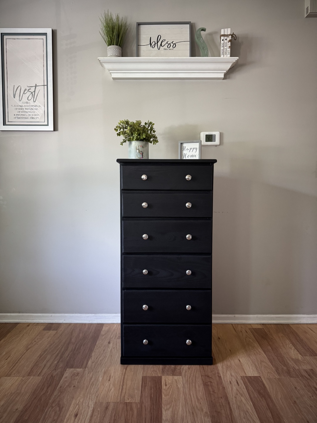 ✨🖤Beautiful solid oak tall dresser🖤✨