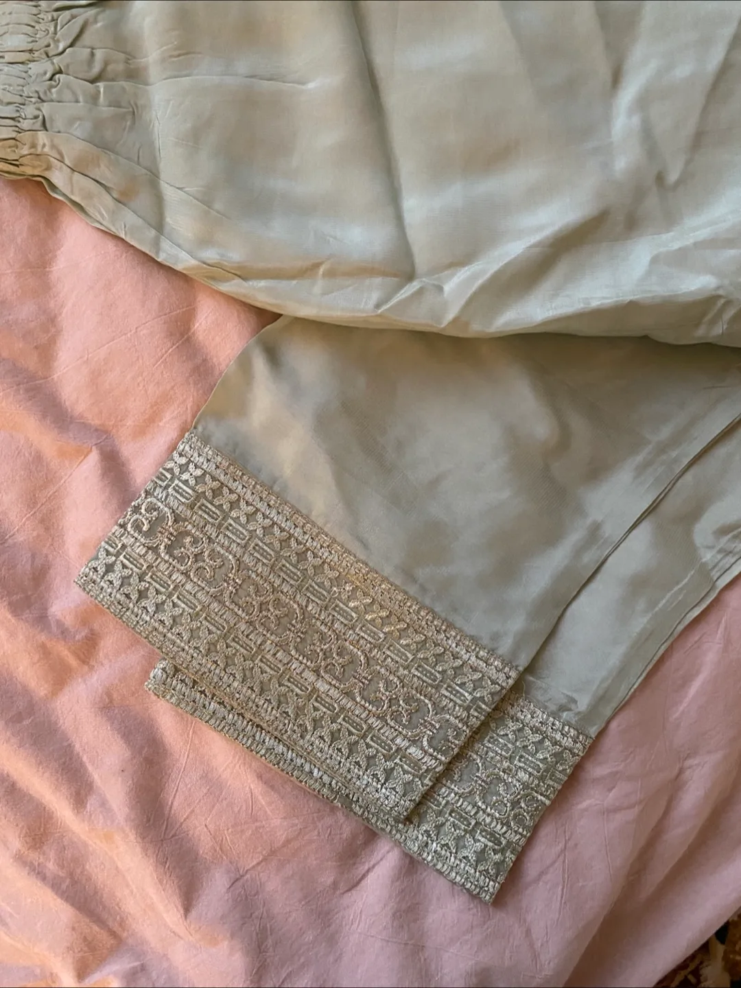 Desi Pakistani Fancy 3pc Suit (SMALL) image indicator(4)