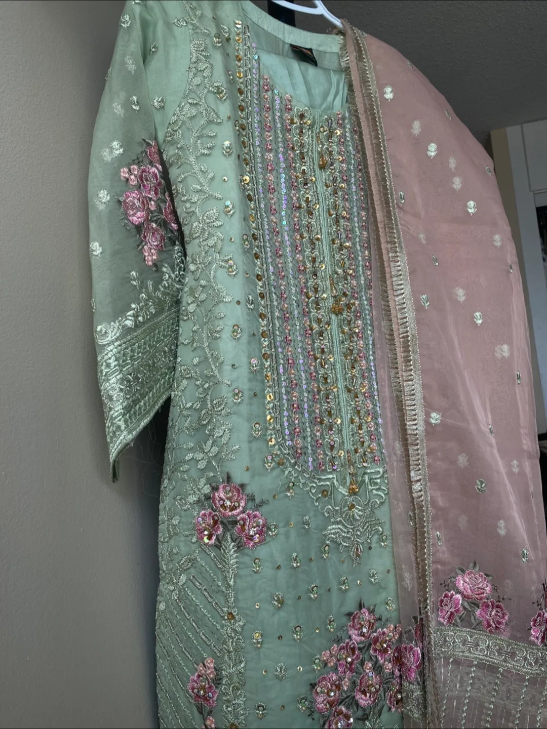 Desi Pakistani Fancy 3pc Suit (SMALL) image indicator(3)