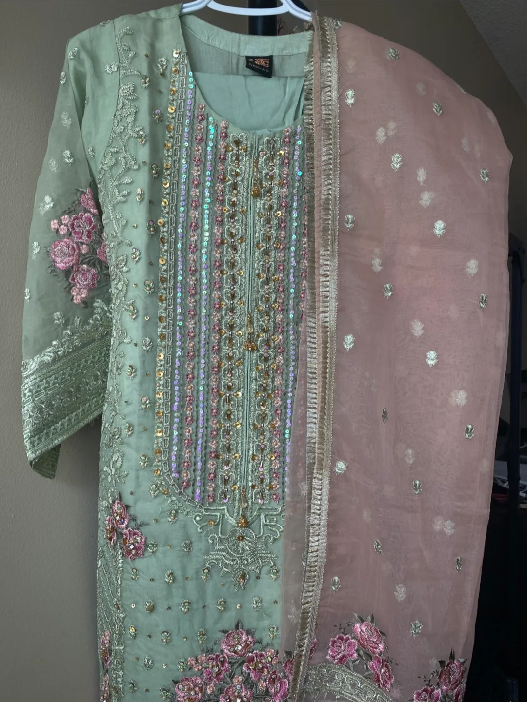 Desi Pakistani Fancy 3pc Suit (SMALL) image indicator(2)