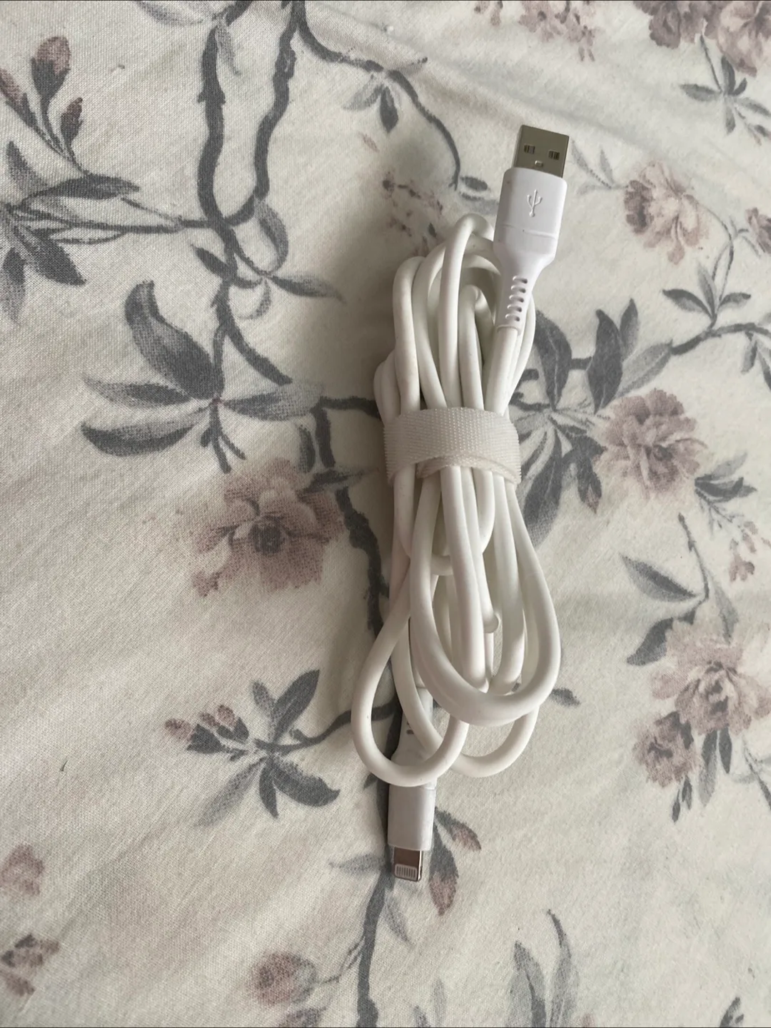 White USB to Lightning Cable 5ft thumbnail