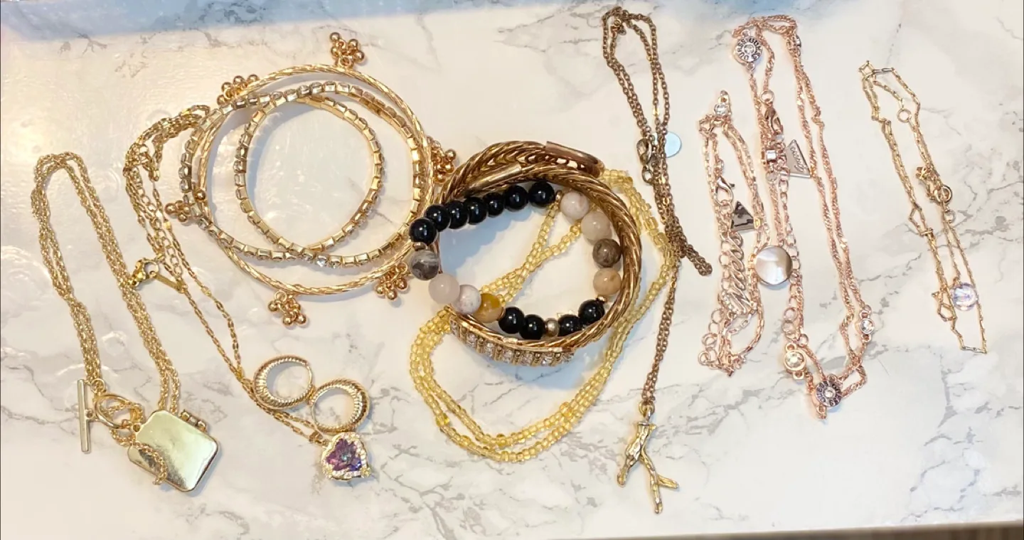 FREE ASSORTED JEWELLERIES thumbnail