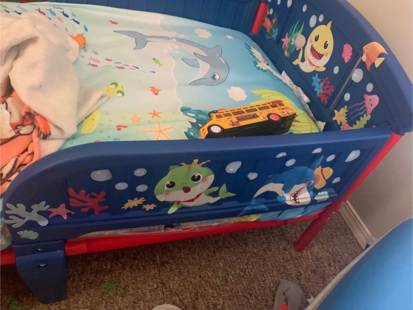 Baby Shark Toddler Bed - Great Condition!  🇨🇦 - photo 2