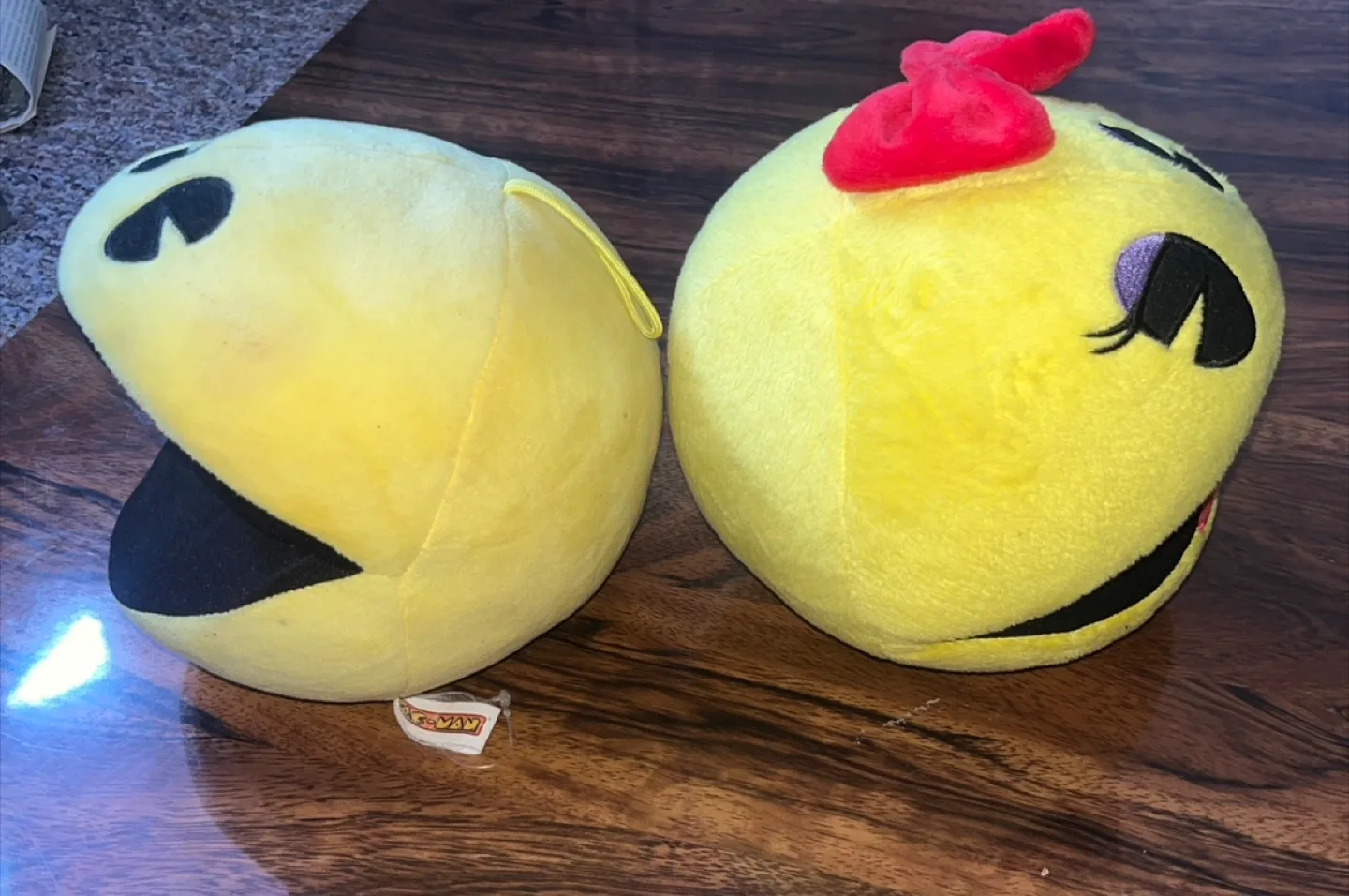 Pac-Man & Ms. Pac-Man Plush Toys image indicator(4)