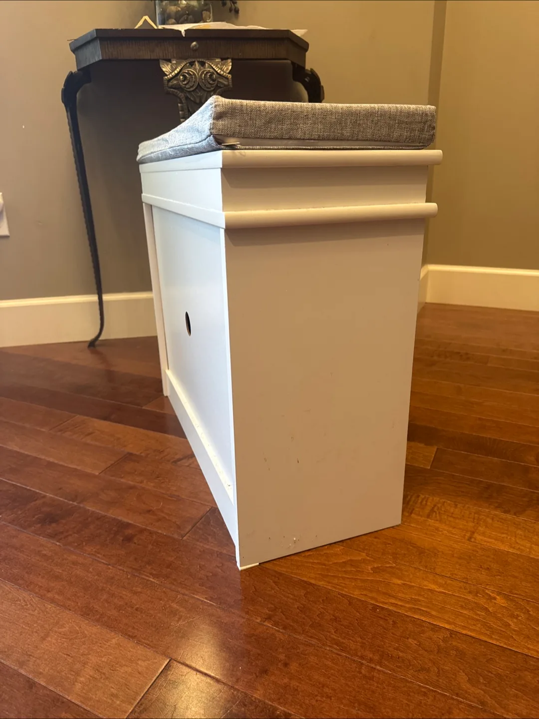 White Shoe Storage Bench with Cushion image indicator(3)