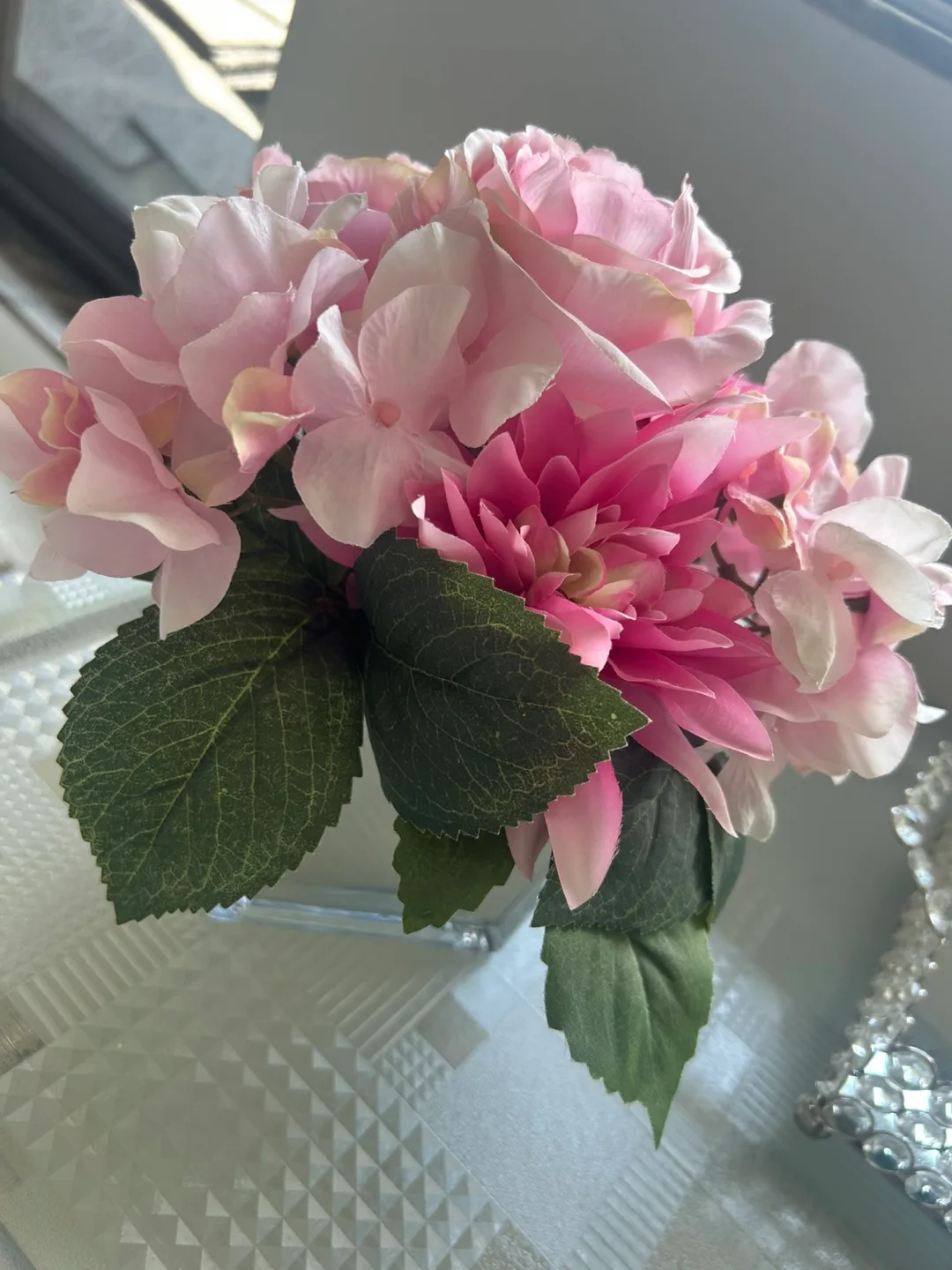 Coffee table decor image indicator(2)