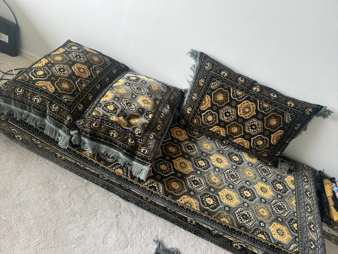 Large Area Rug with Matching Cushions (toshak) image indicator(2)