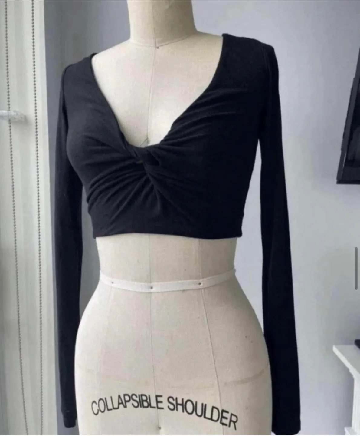 Aritzia Wilfred Top size xxs thumbnail