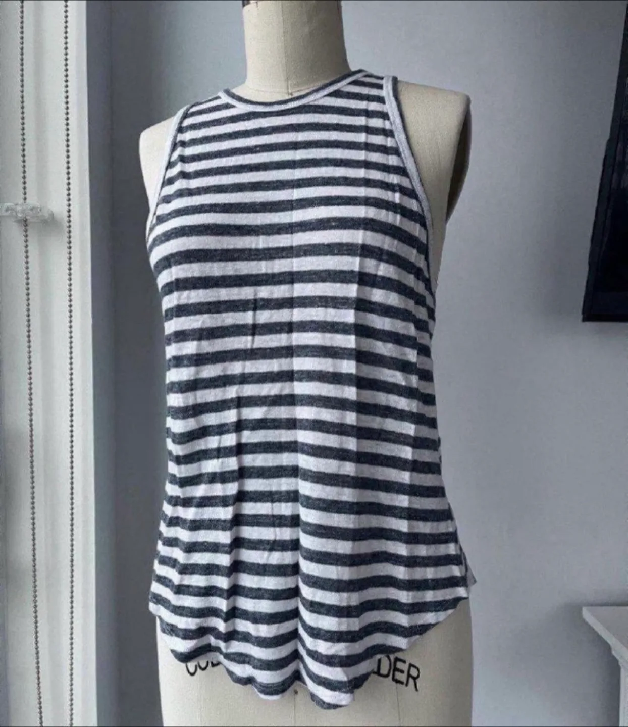 Aritzia Community Linen Tank size xs thumbnail