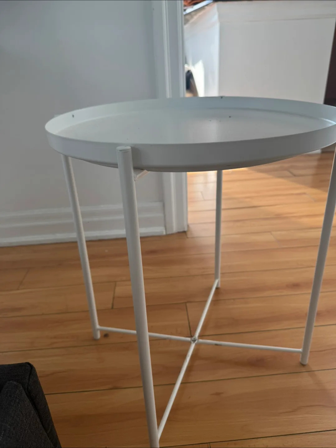 White Round Side Table thumbnail