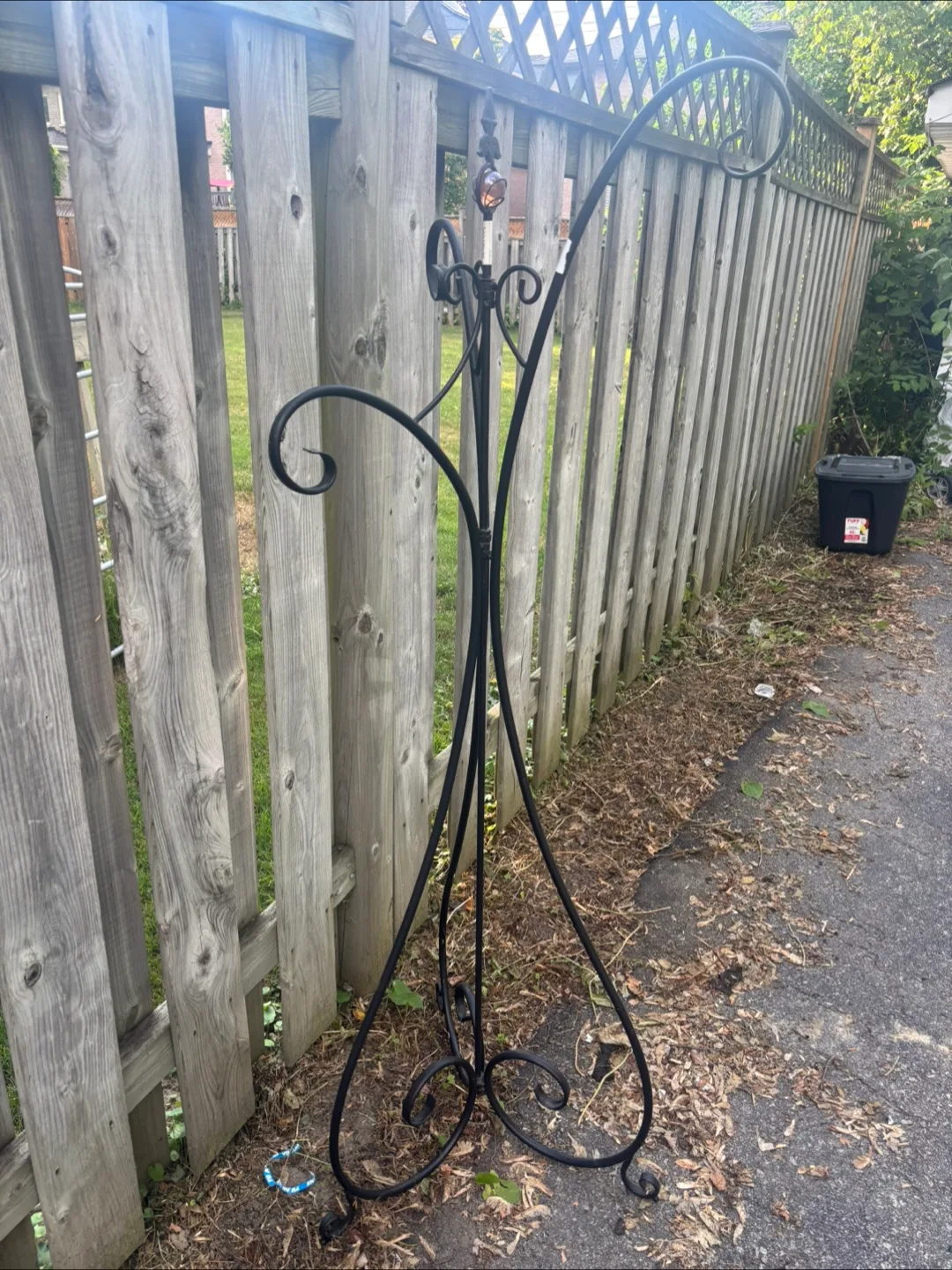 Black Metal Plant Stand image indicator(2)