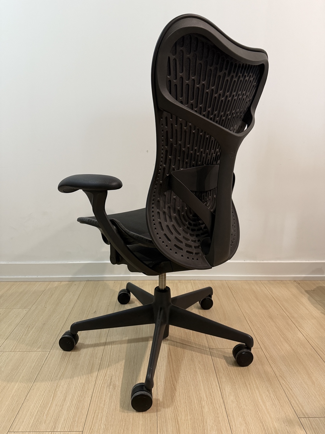 Herman Miller Mirra 2 Ergonomic Office Chair - photo 3