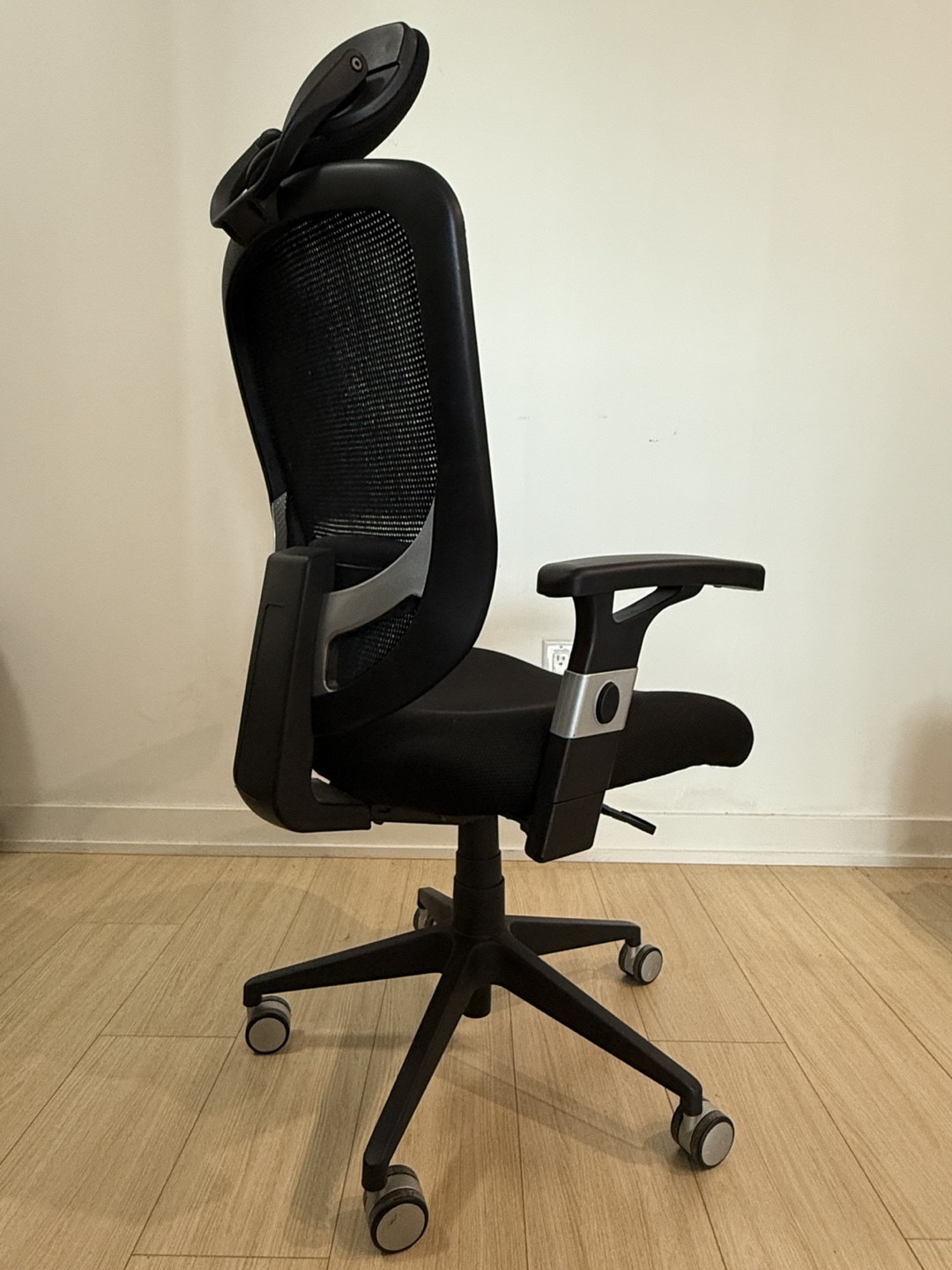 Ergonomic Mesh Office Chair with Headrest - photo 3