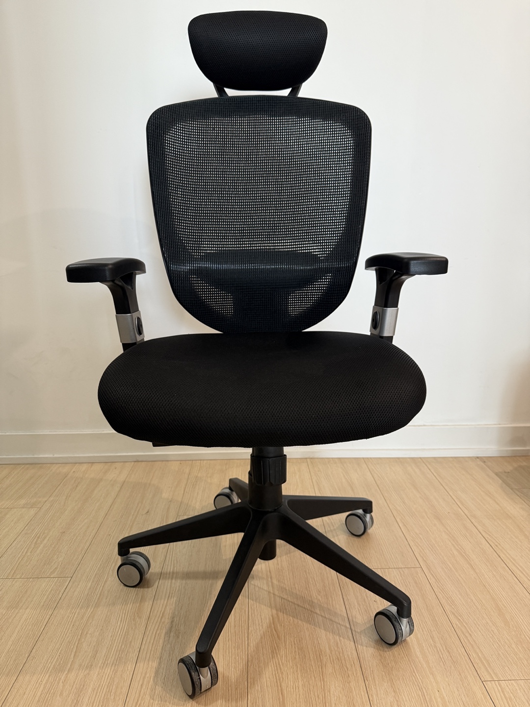 Ergonomic Mesh Office Chair with Headrest