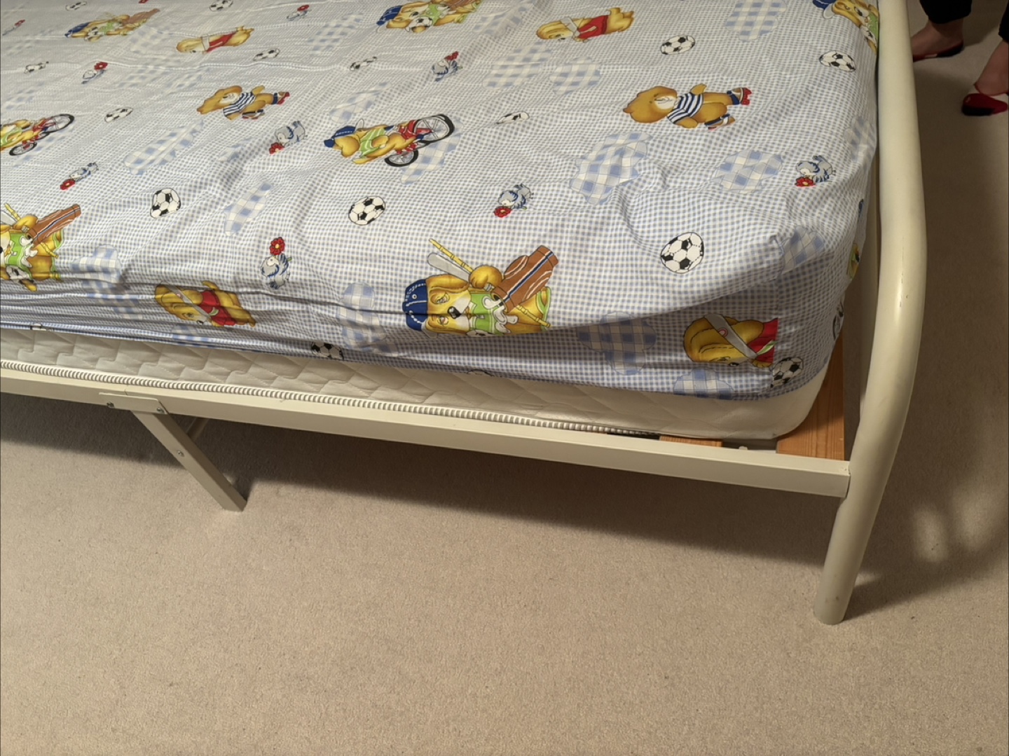 Twin size mattress and bed frame - photo 5