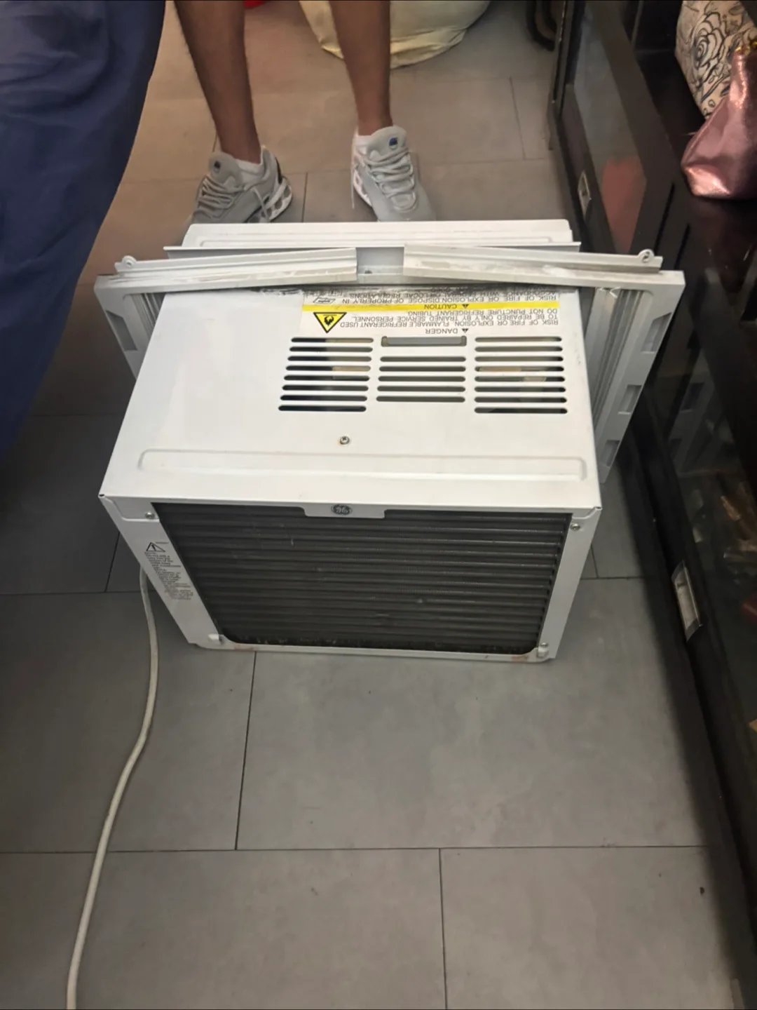 GE 5000 BTU Window Air Conditioner AHEC05ACW1 image indicator(2)