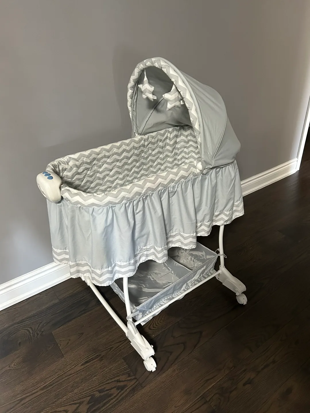 Billy Baby Bassinet - Grey & White