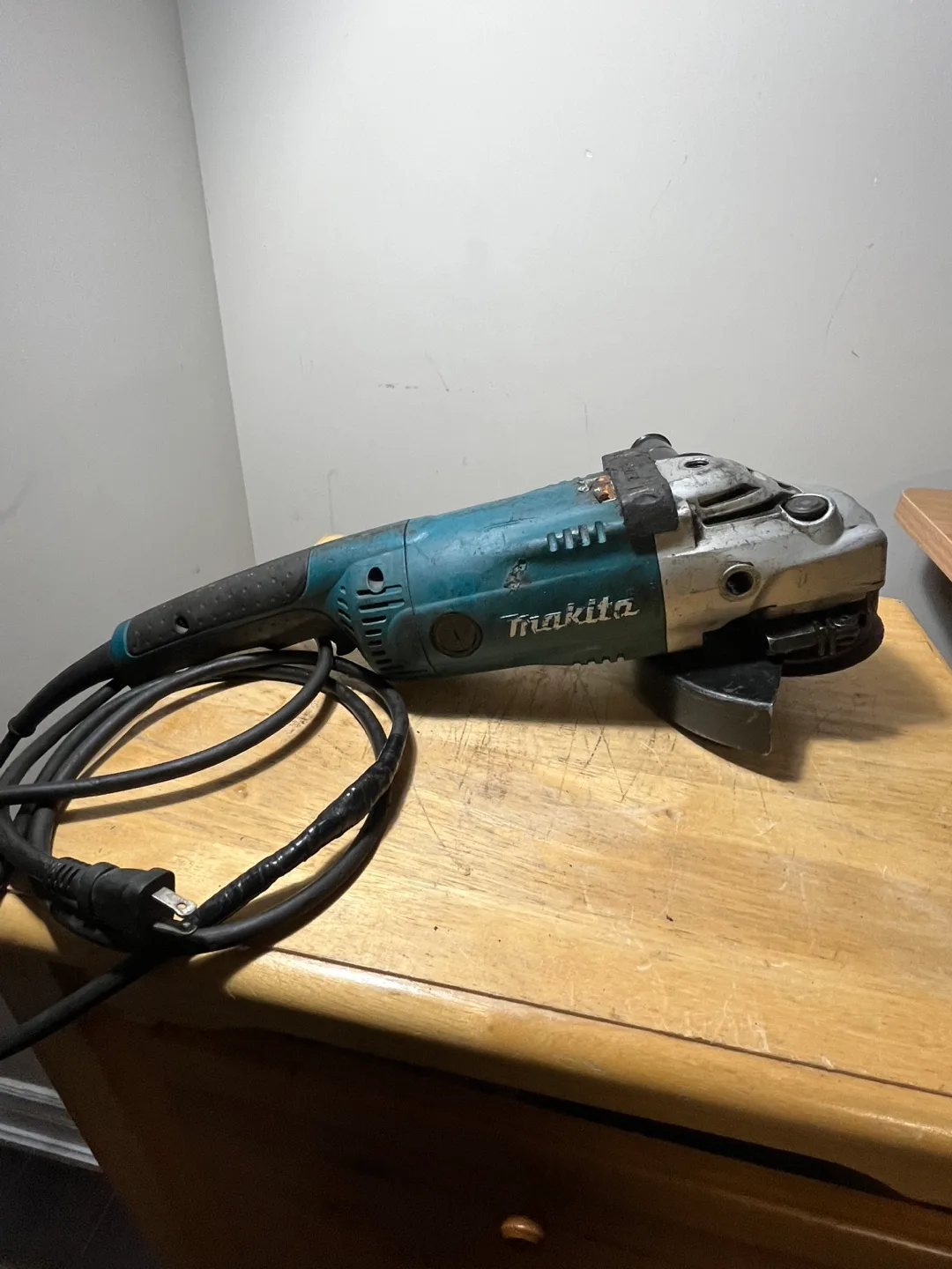 Makita GA7020 7" Angle Grinder thumbnail