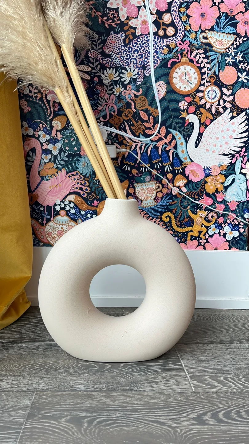 Beige Donut Vase thumbnail