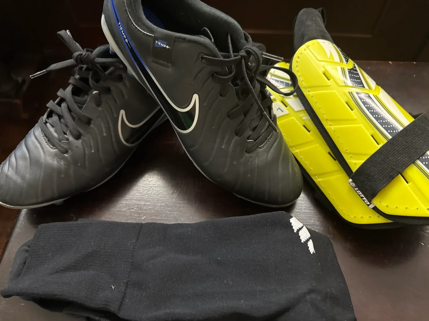 Field hockey set- cleats, shin guards, socks thumbnail
