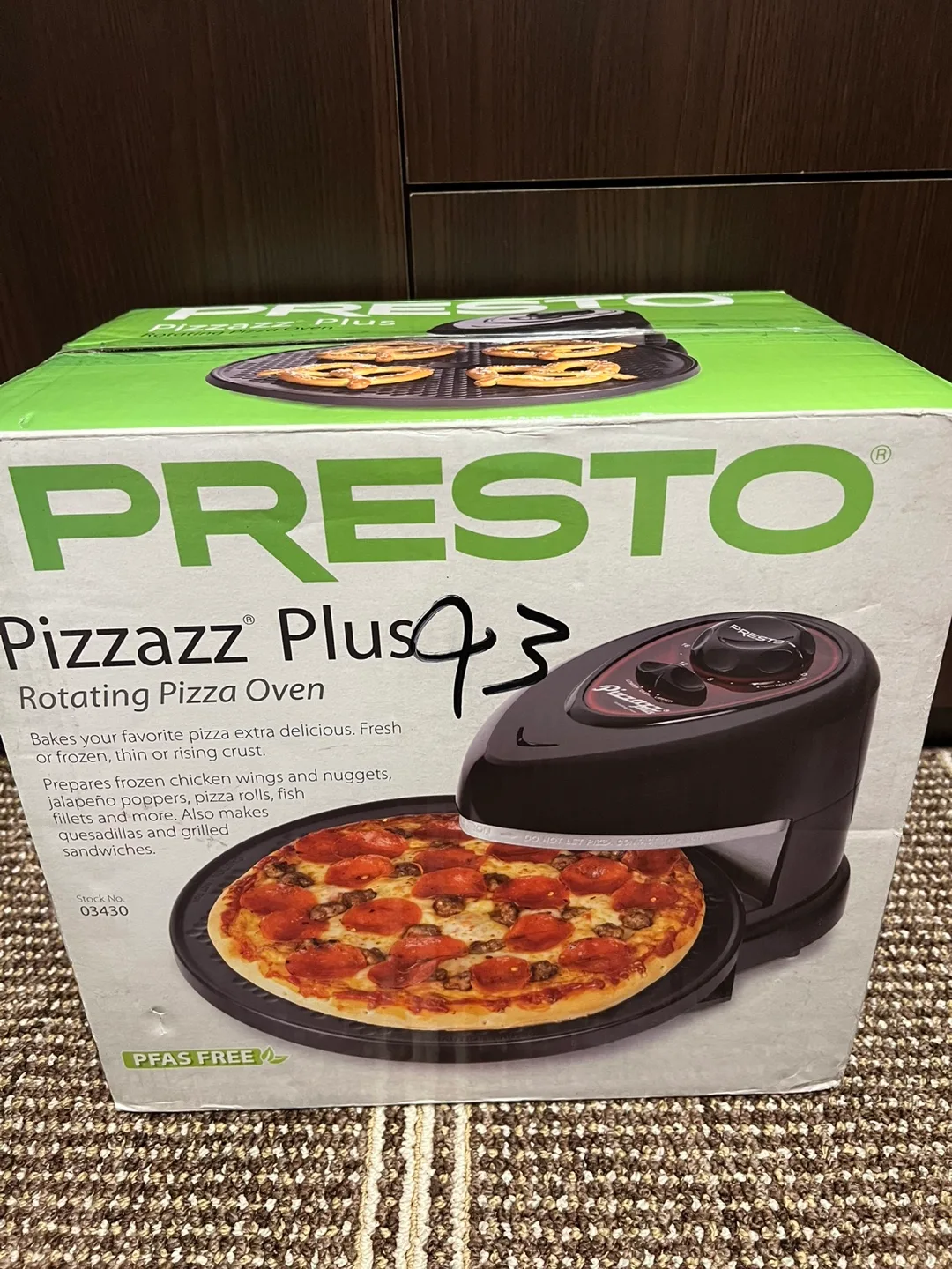 Presto Pizzazz Plus Rotating Pizza Oven thumbnail