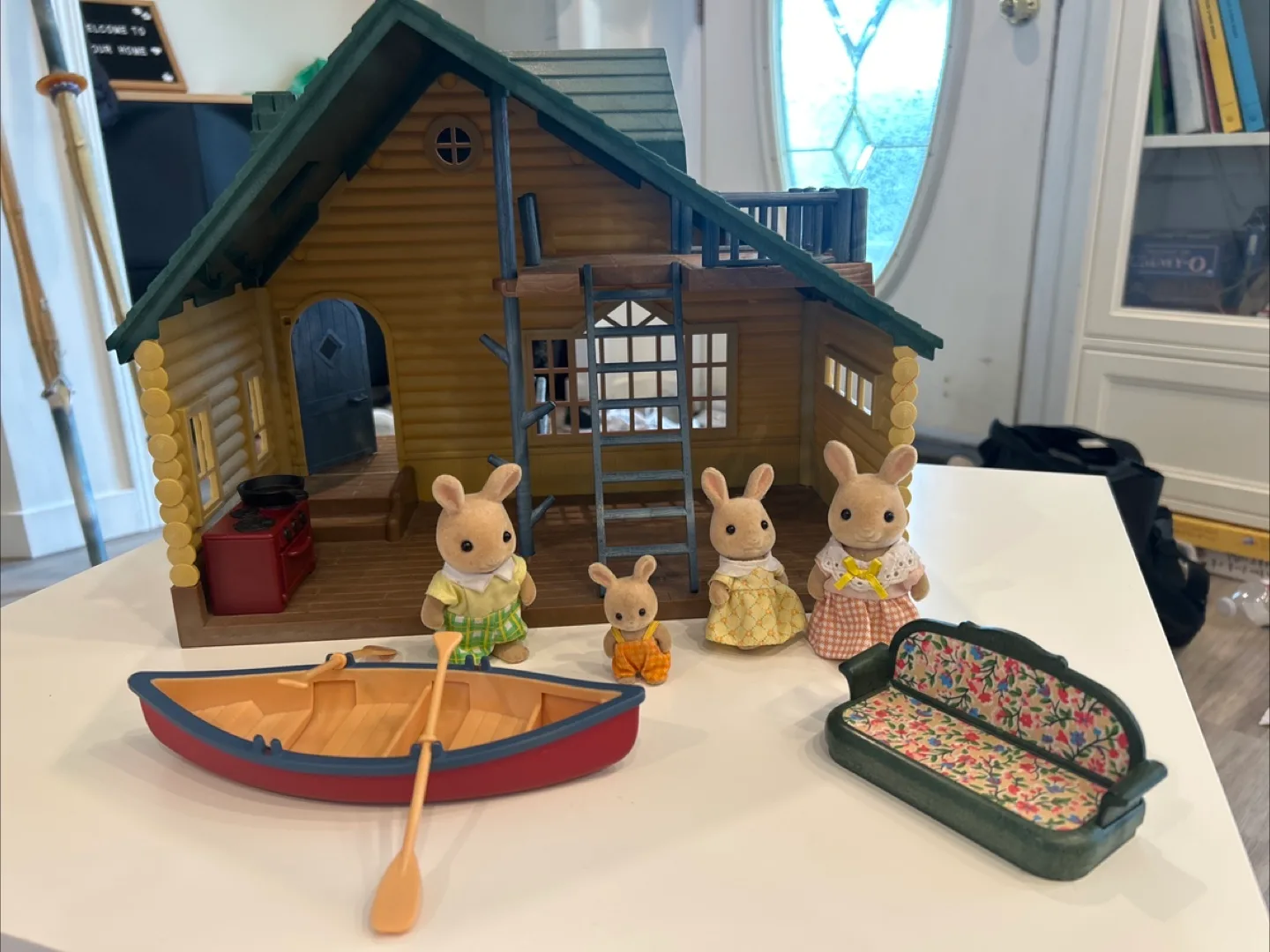 Calico Critters Lakeside Lodge with Figures thumbnail