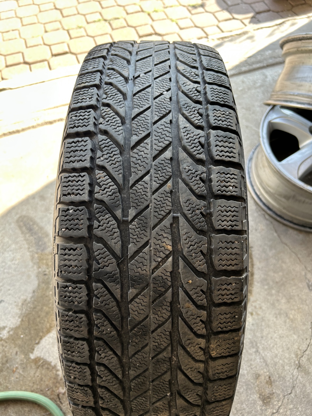 BFGoodrich Winter Slalom KSI 235/70R16 Tire - photo 3