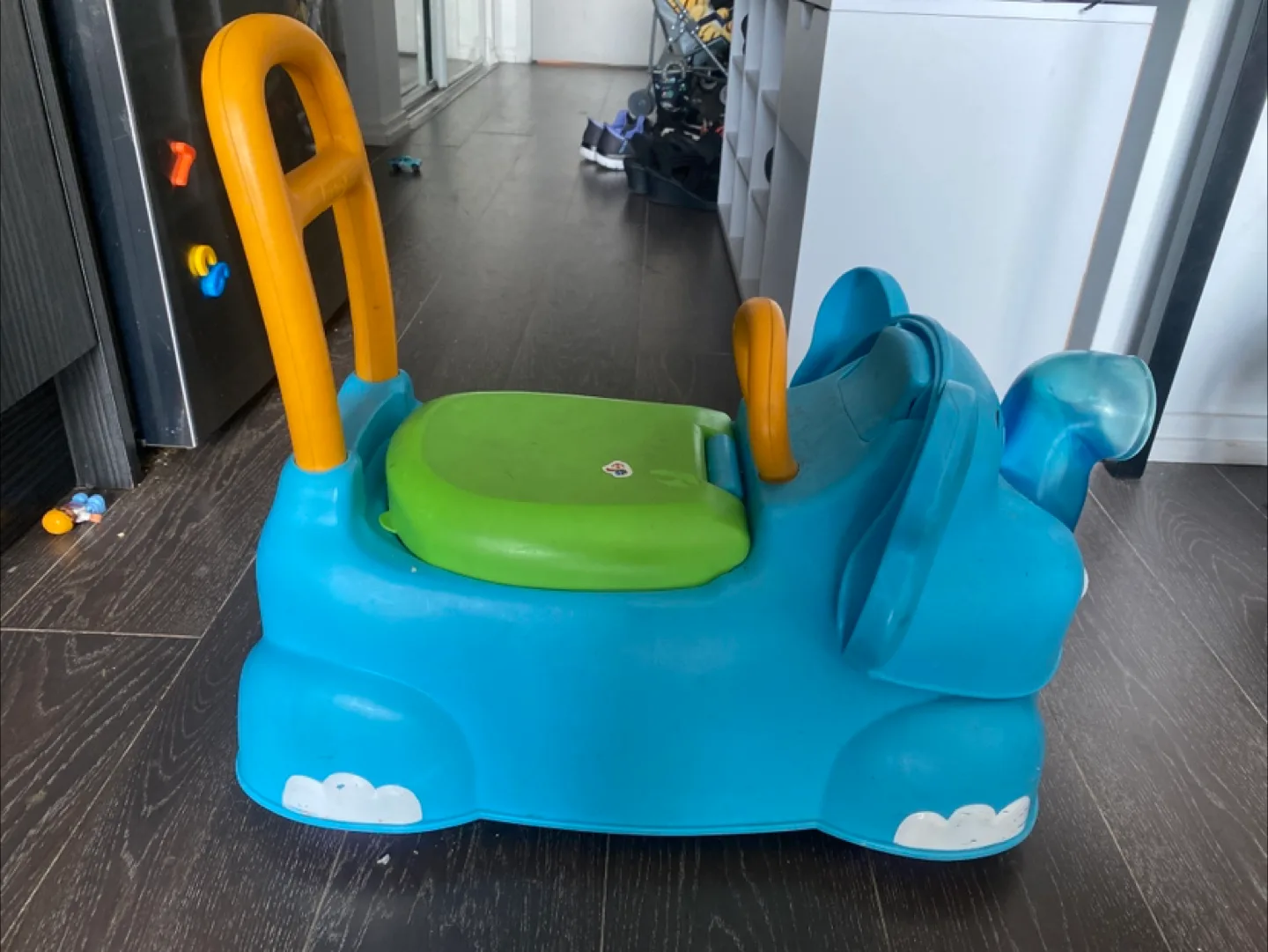 Little Tikes Elephant Ride-On Toy image indicator(3)