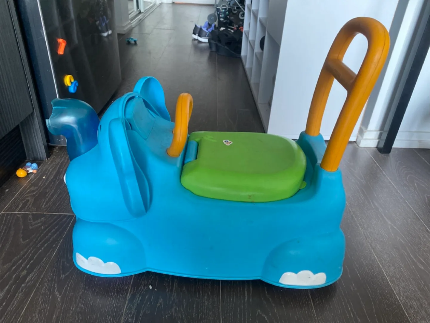 Little Tikes Elephant Ride-On Toy image indicator(2)