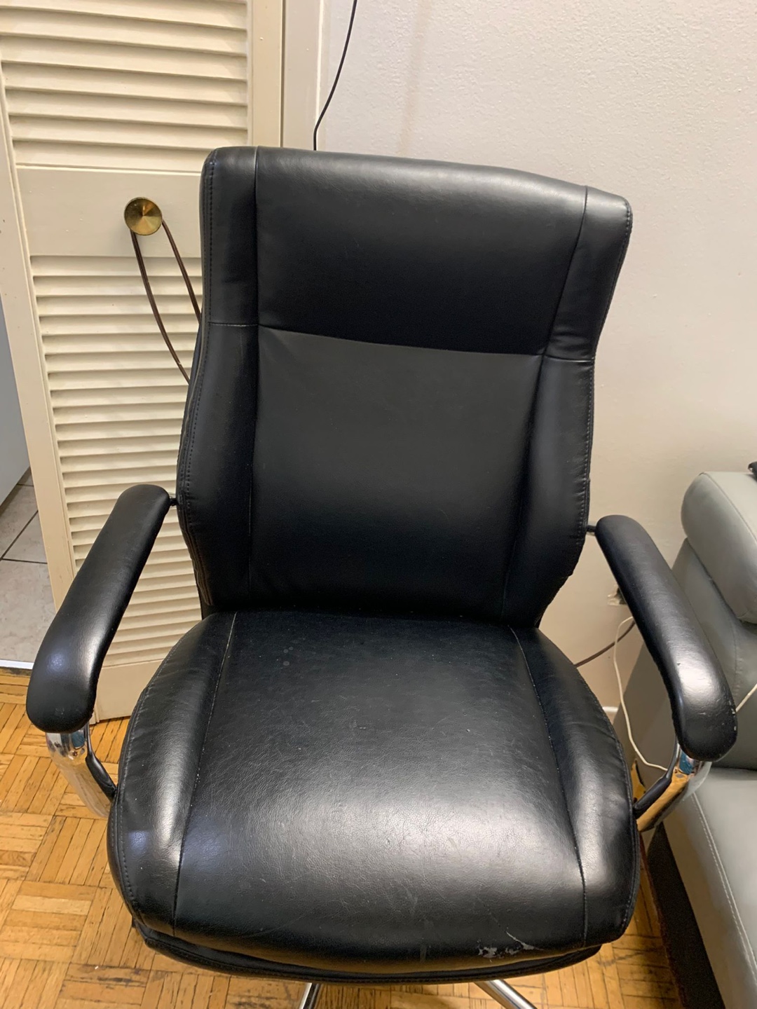 Black Executive Office Chair - photo 2