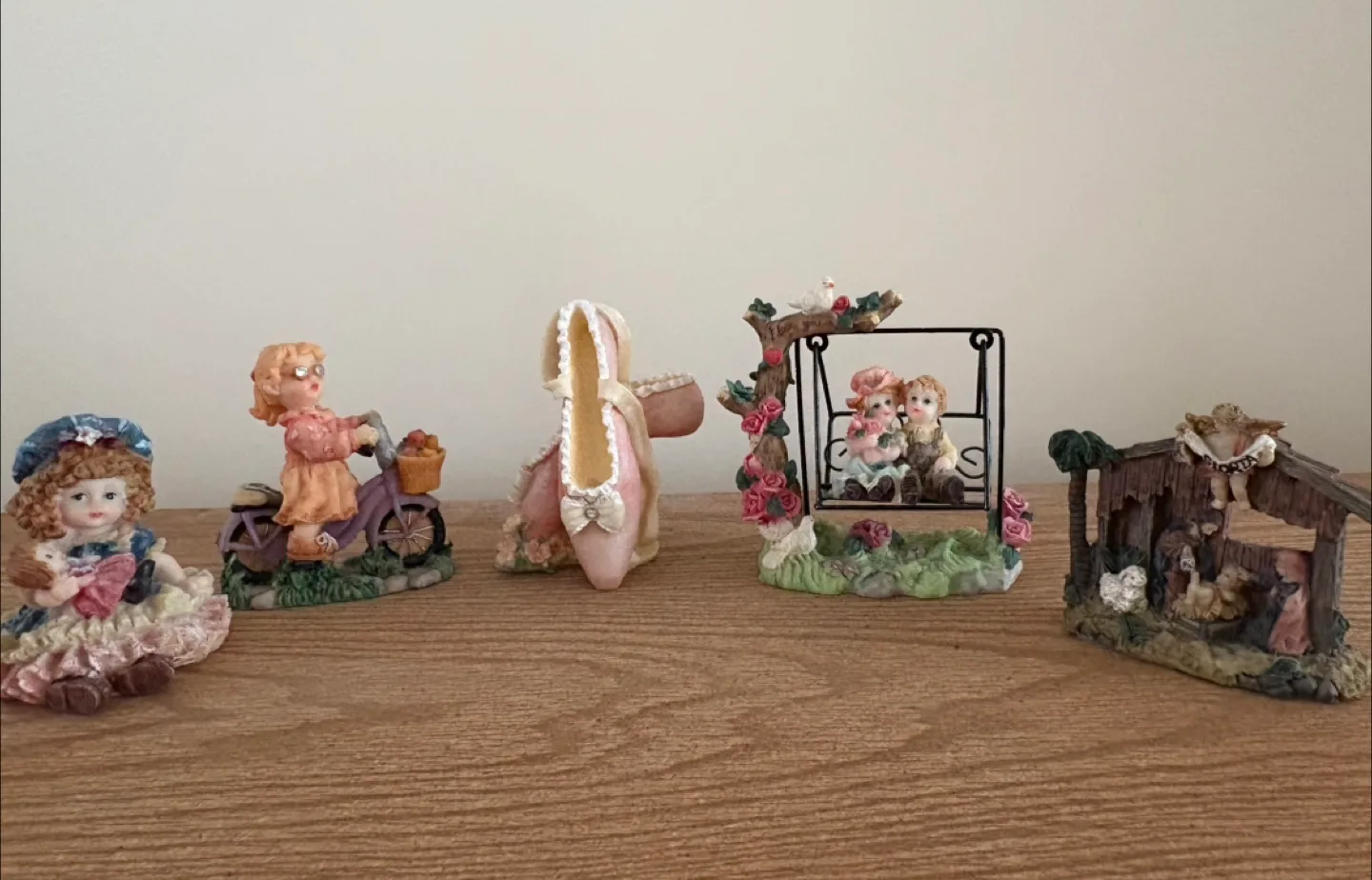 🇨🇦 5 Figurines Collection ($5 each; $20 for all) 🇨🇦 thumbnail