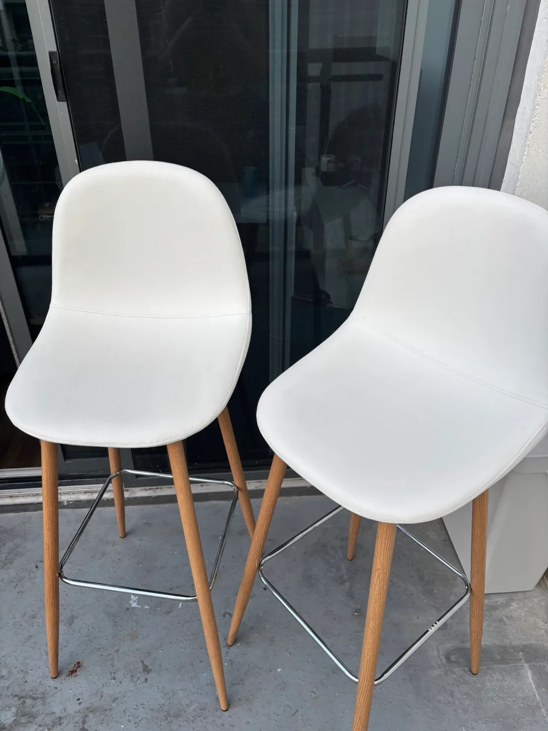 Set of 2 Modern JYSK White Bar Stools – Excellent Condition!