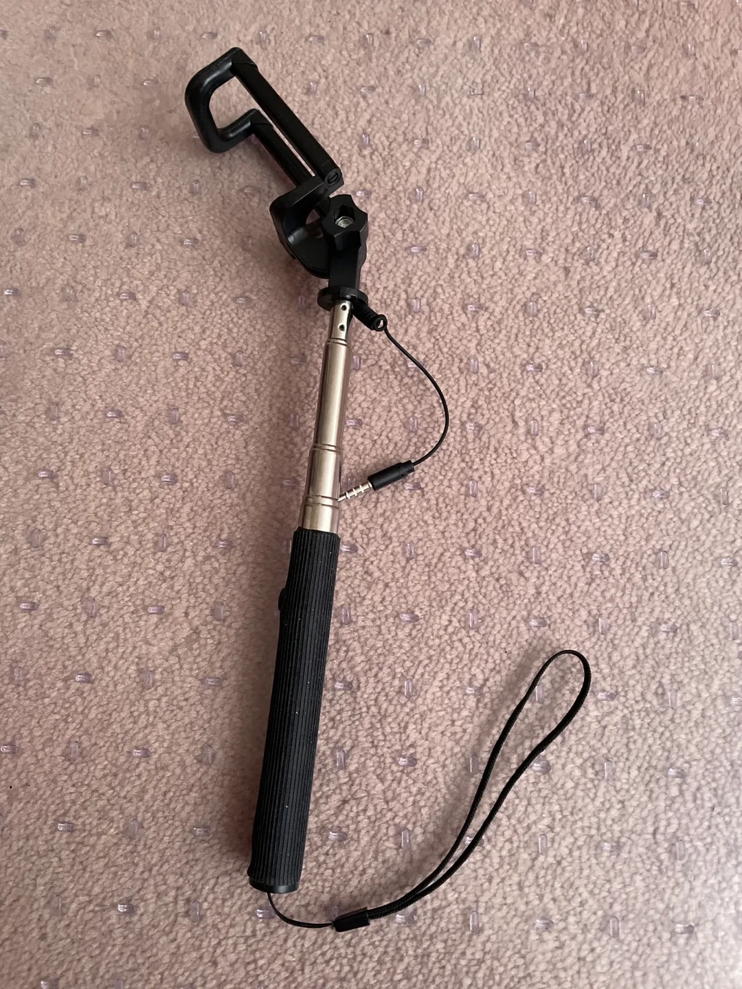 Extendable Selfie Stick 🇨🇦 thumbnail