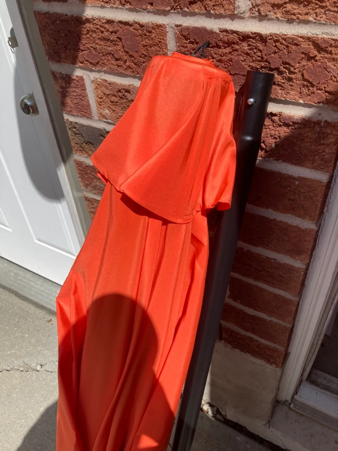 Fruiteam 7.5ft Solar Orange Patio Umbrella with LED Lights image indicator(2)