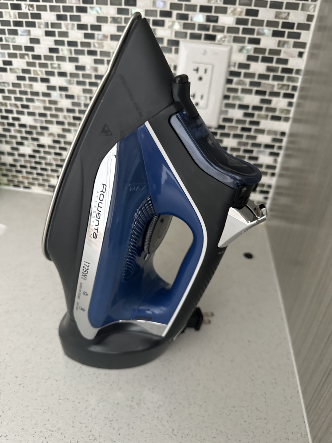 Rowenta Performance+ Cordreel Iron - Like New! - photo 4
