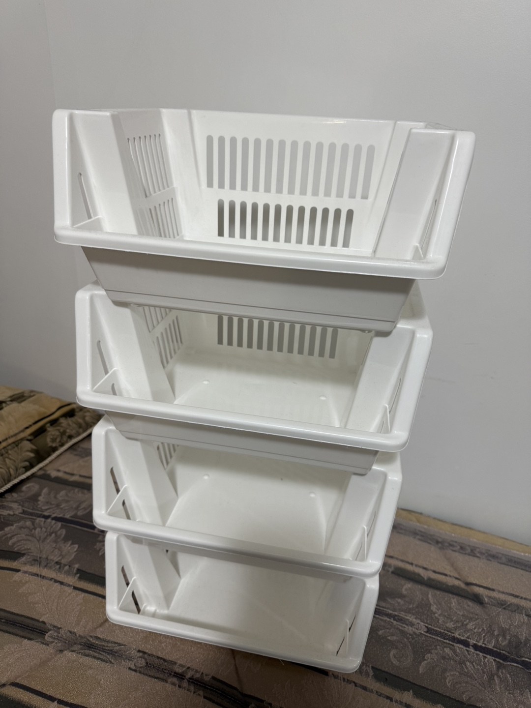 White Plastic Storage Basket - photo 3