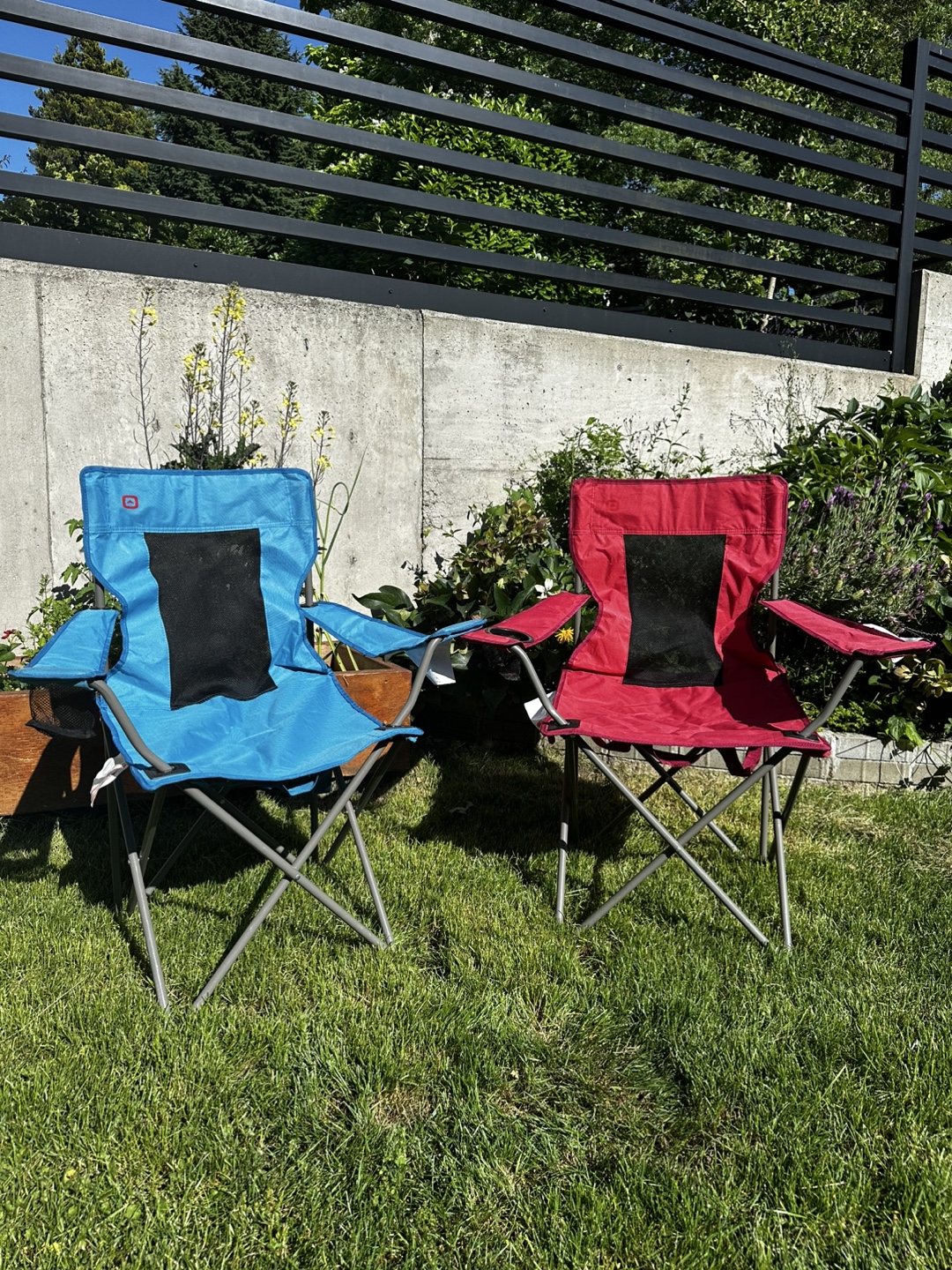 Outbound Mesh Back Camp Chair - Red and blue