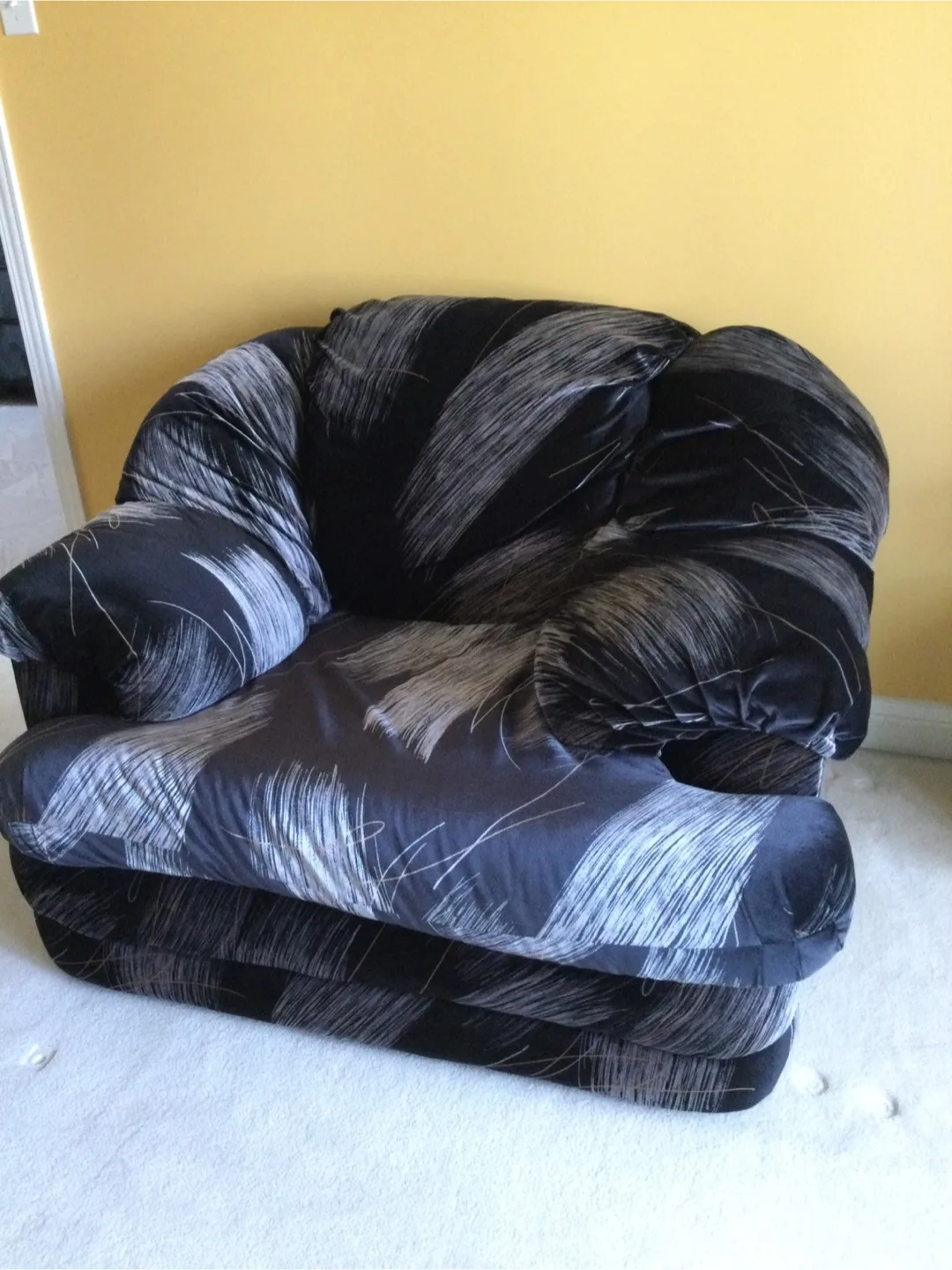 🇨🇦Velvet Single seater sofa thumbnail