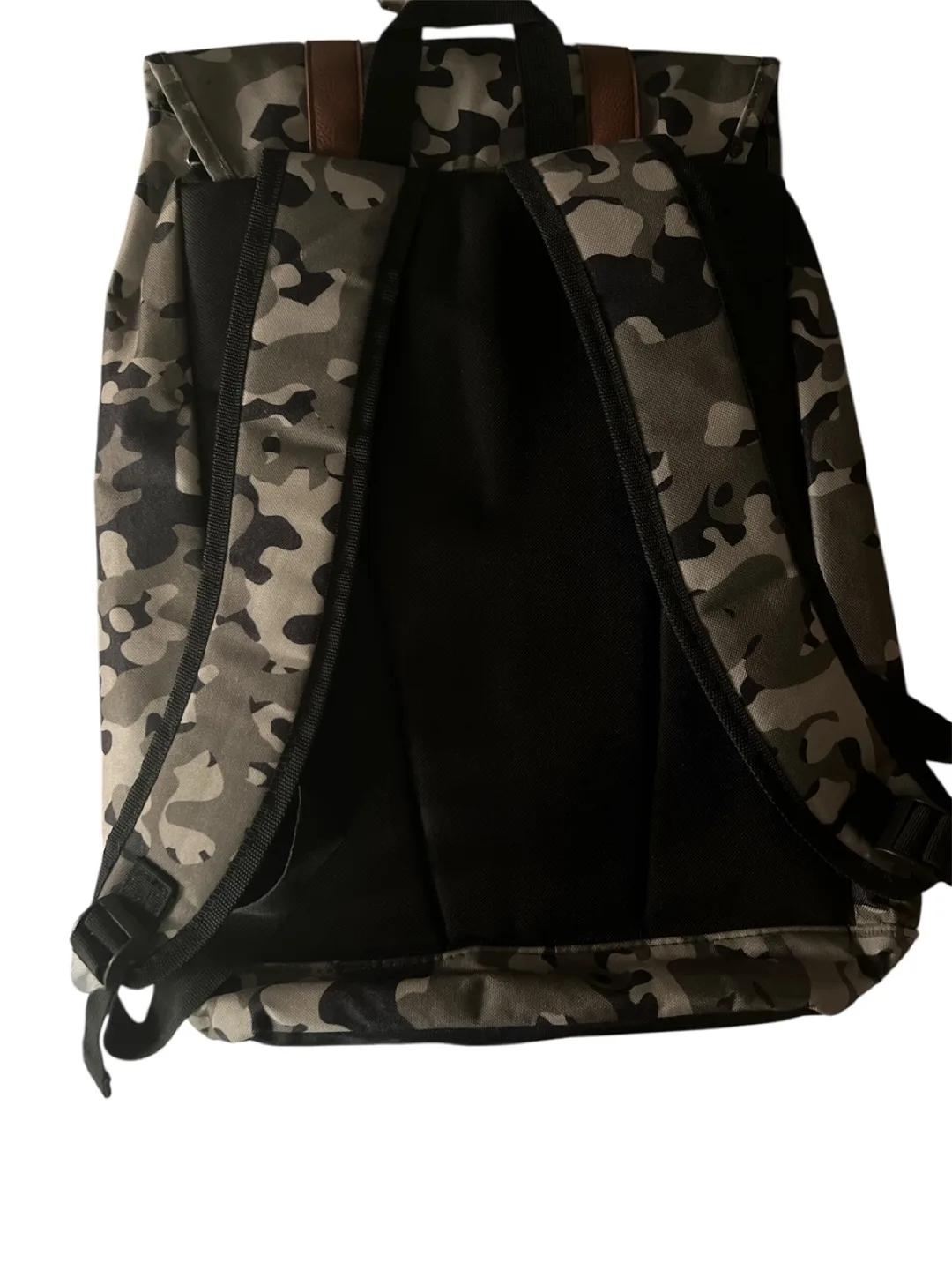Tracker Camo Backpack image indicator(2)