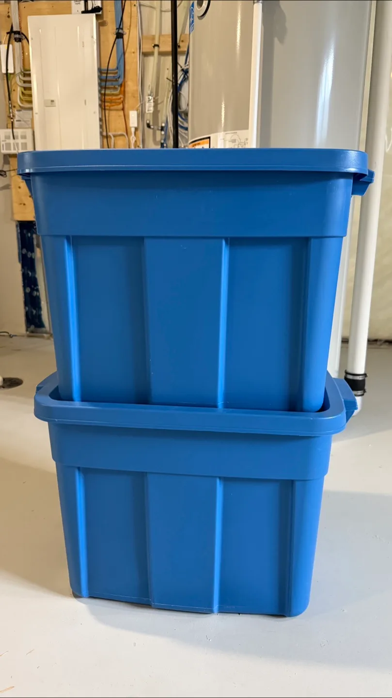 Rubbermaid Roughneck Blue 68L Storage Totes thumbnail