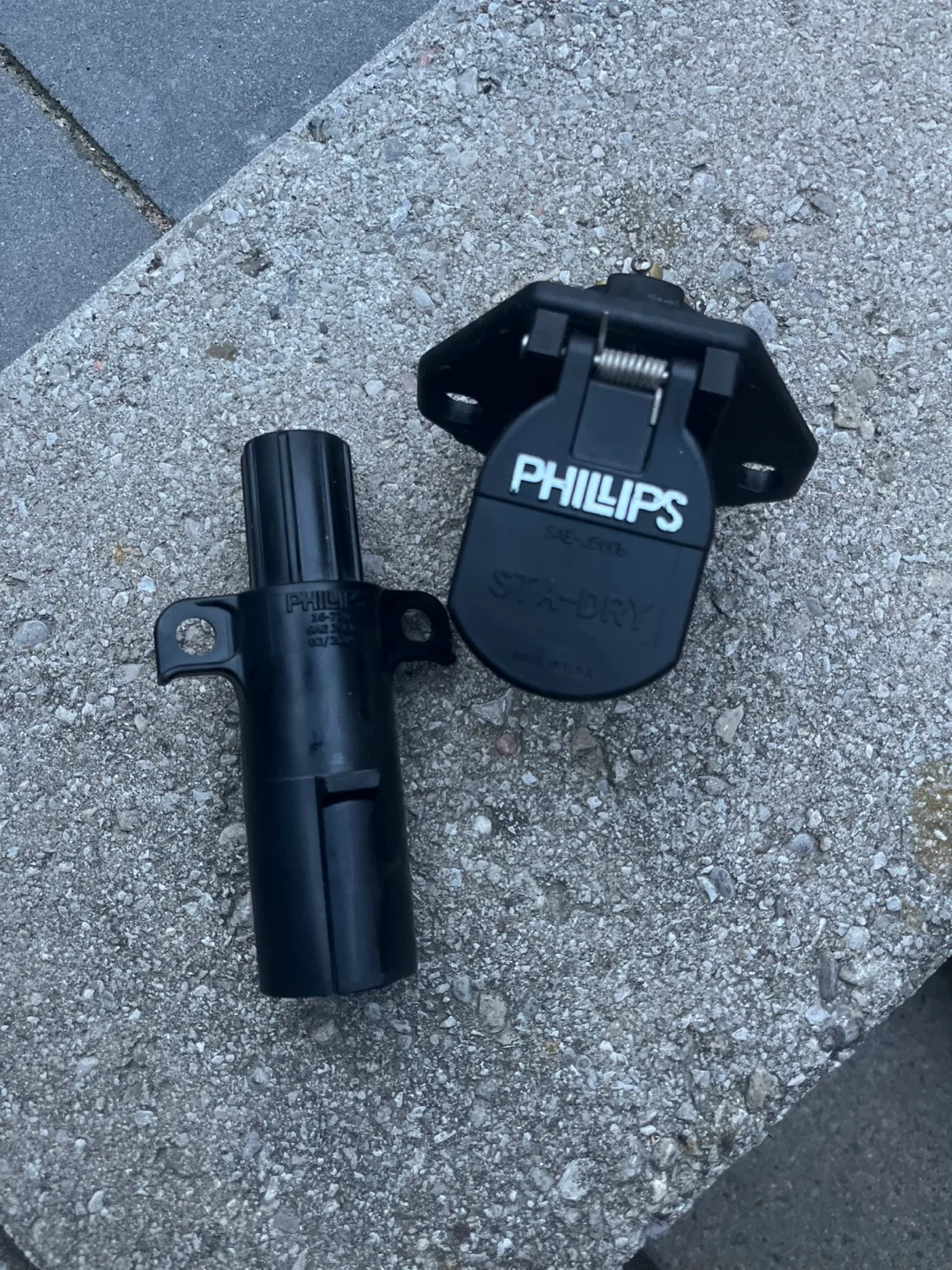Philips STA-DRY SAE-J560b Trailer Connector thumbnail