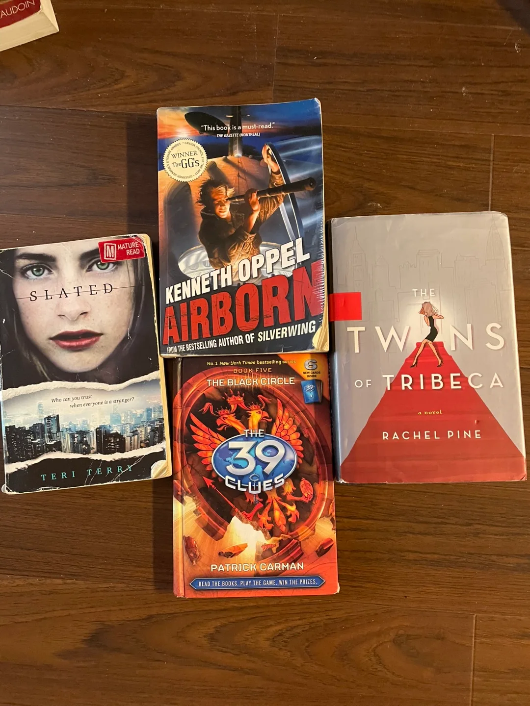 Bundle of books/novels 🇨🇦 thumbnail
