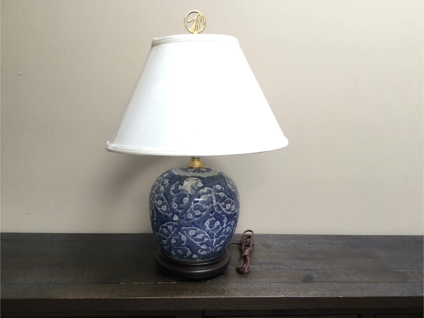 Blue & White Floral Table Lamp image indicator(3)