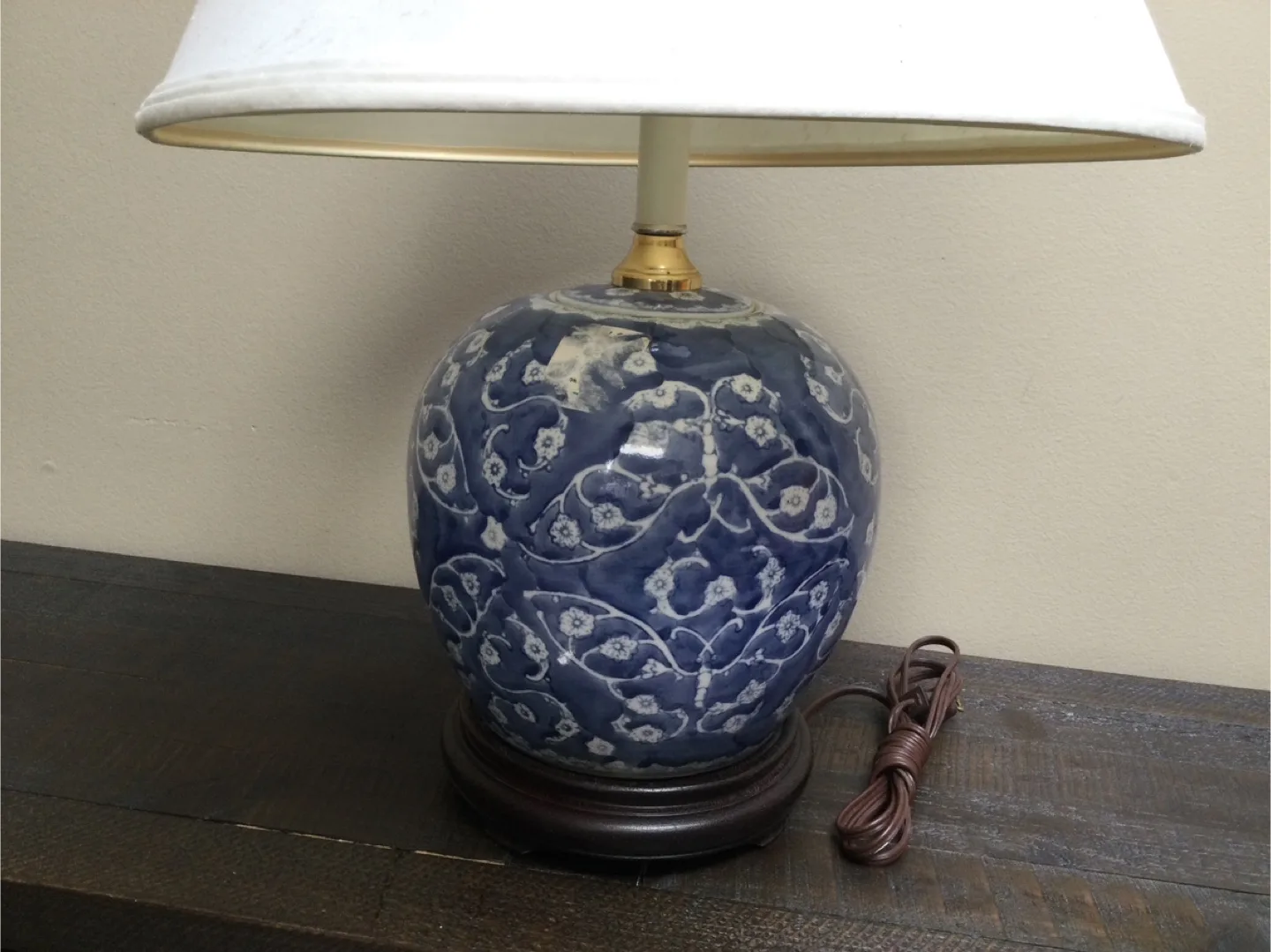 Blue & White Floral Table Lamp image indicator(2)