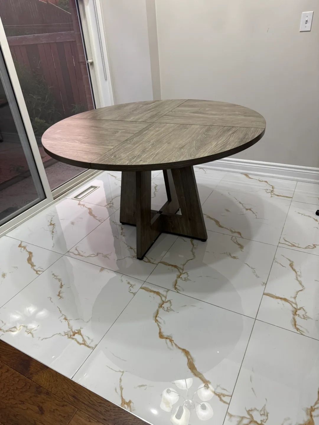 Round Dining Table - 47.25" Diameter image indicator(4)